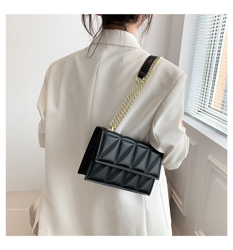 Women Small handy trendy crossbody bag with chain shoulder strap