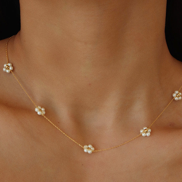 Necklace  | Simple Pearls Flower Necklace | Gold |  [option2]| thecurvestory.myshopify.com