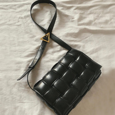 Women handbag or shoulder bag  Shoulder bags Thecurvestory