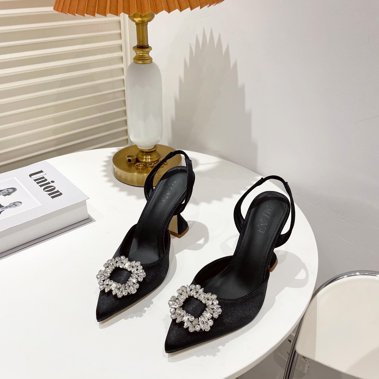 Women's Fashion Style Sardine Rhinestone Pointed Toe  Heeled Pumps Thecurvestory