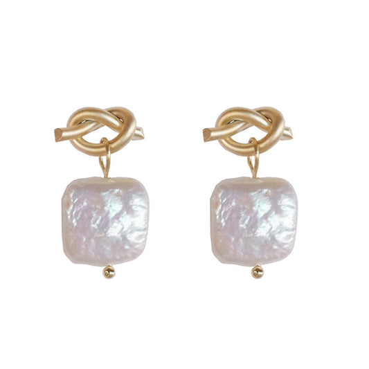 Women's Elegant pearl earrings  Earrings Thecurvestory